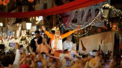 Modi holds roadshow in Varanasi